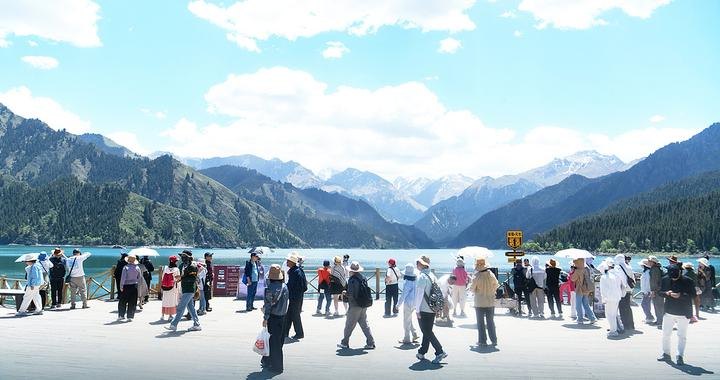 西域旅游:预计今年上半年归母净利润同比下降六至七成